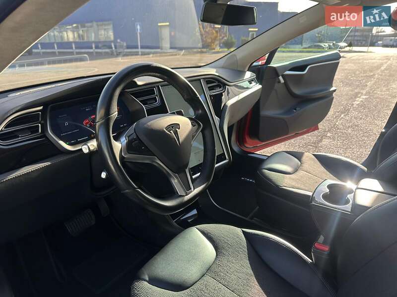 Ліфтбек Tesla Model S 2015 в Львові фото 44 Ліфтбек Tesla Model S 2015 в Львові