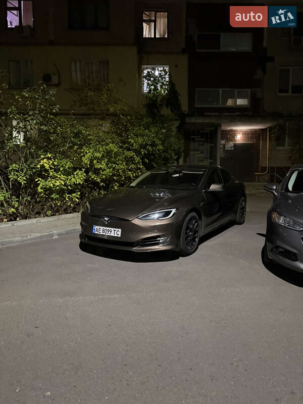 Ліфтбек Tesla Model S 2014 в Дніпрі фото 26 Ліфтбек Tesla Model S 2014 в Дніпрі