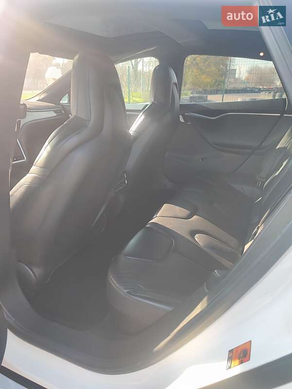 Лифтбек Tesla Model S 2015 в Николаеве фото 9 Лифтбек Tesla Model S 2015 в Николаеве