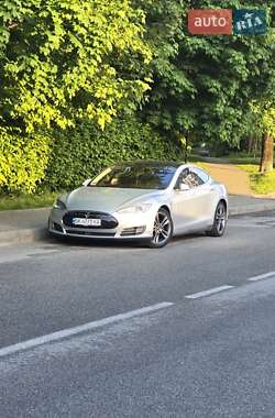 Ліфтбек Tesla Model S 2015 в Рівному