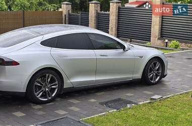 Лифтбек Tesla Model S 2015 в Ровно