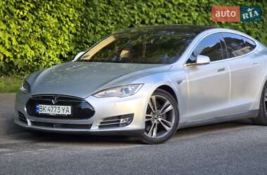 Лифтбек Tesla Model S 2015 в Ровно