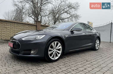 Лифтбек Tesla Model S 2015 в Черновцах