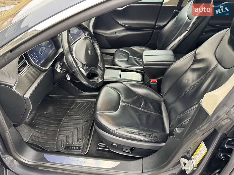 Ліфтбек Tesla Model S 2015 в Чернівцях