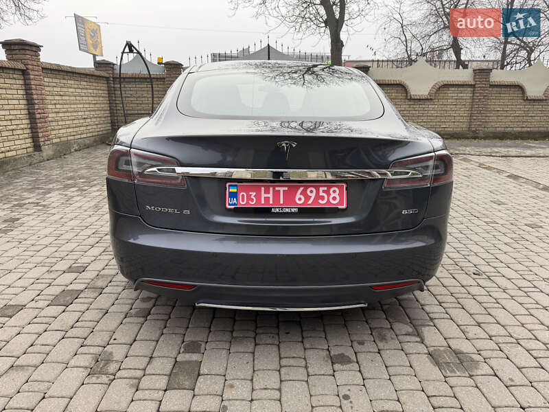 Ліфтбек Tesla Model S 2015 в Чернівцях
