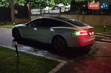 Лифтбек Tesla Model S 2015 в Ровно
