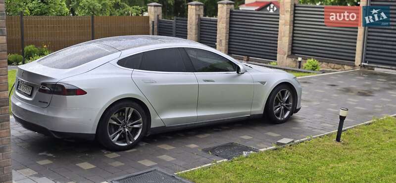 Ліфтбек Tesla Model S 2015 в Рівному