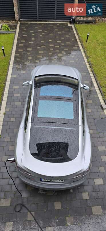 Ліфтбек Tesla Model S 2015 в Рівному