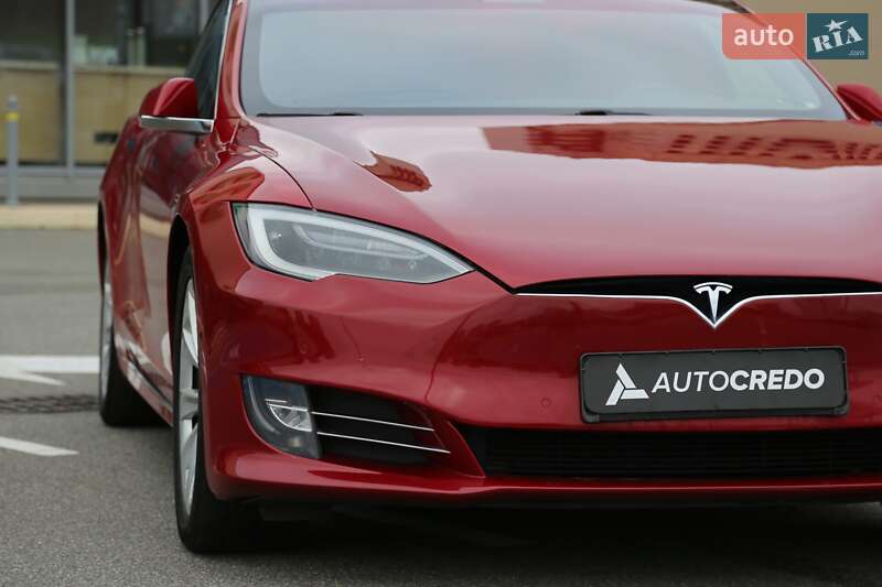 Ліфтбек Tesla Model S 2017 в Києві
