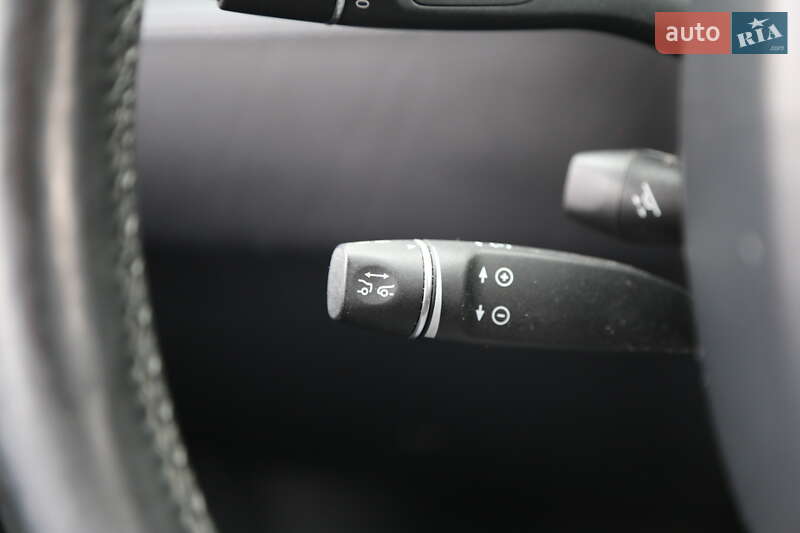 Ліфтбек Tesla Model S 2017 в Києві