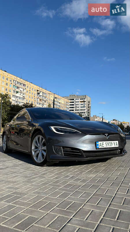 Лифтбек Tesla Model S 2015 в Днепре