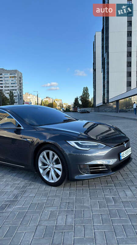 Лифтбек Tesla Model S 2015 в Днепре