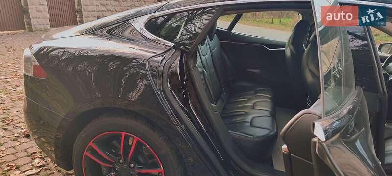 Ліфтбек Tesla Model S 2015 в Львові фото 15 Ліфтбек Tesla Model S 2015 в Львові