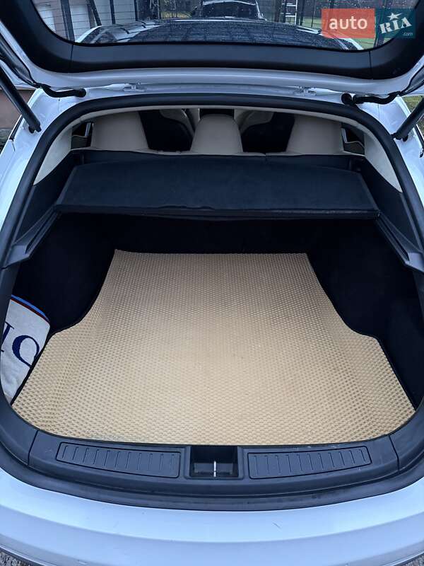 Ліфтбек Tesla Model S 2015 в Житомирі фото 10 Ліфтбек Tesla Model S 2015 в Житомирі