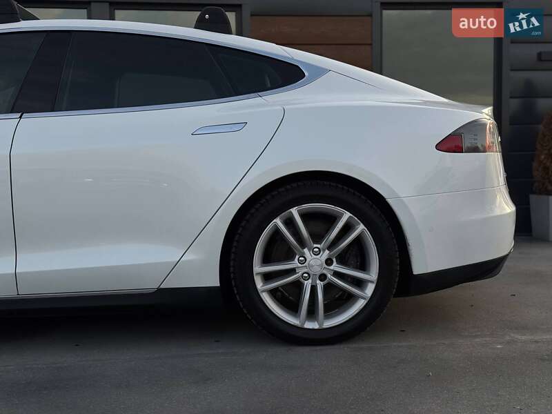 Ліфтбек Tesla Model S 2015 в Рівному фото 11 Ліфтбек Tesla Model S 2015 в Рівному