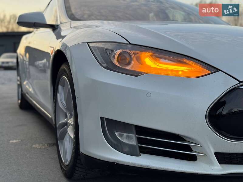 Ліфтбек Tesla Model S 2015 в Рівному фото 16 Ліфтбек Tesla Model S 2015 в Рівному