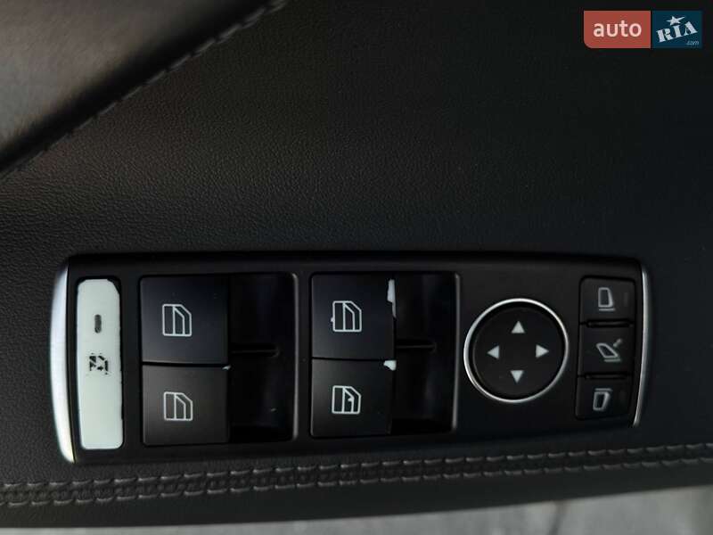 Ліфтбек Tesla Model S 2015 в Рівному фото 32 Ліфтбек Tesla Model S 2015 в Рівному