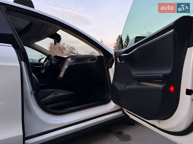 Ліфтбек Tesla Model S 2015 в Рівному фото 56 Ліфтбек Tesla Model S 2015 в Рівному