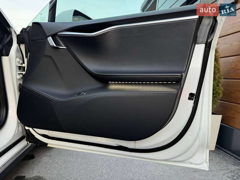 Ліфтбек Tesla Model S 2015 в Рівному фото 59 Ліфтбек Tesla Model S 2015 в Рівному