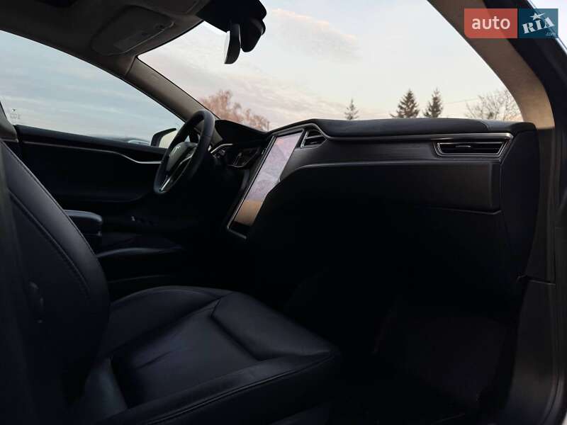 Ліфтбек Tesla Model S 2015 в Рівному фото 62 Ліфтбек Tesla Model S 2015 в Рівному