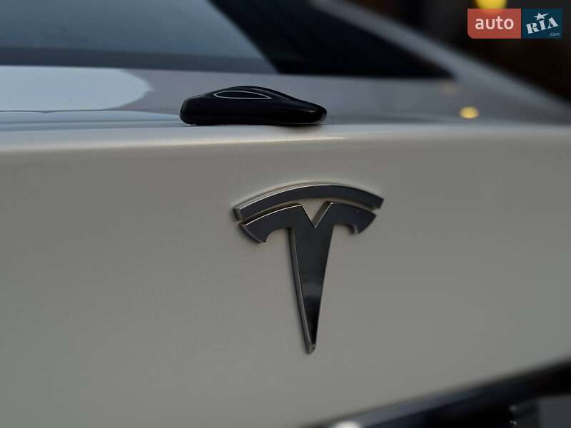 Ліфтбек Tesla Model S 2015 в Рівному фото 68 Ліфтбек Tesla Model S 2015 в Рівному