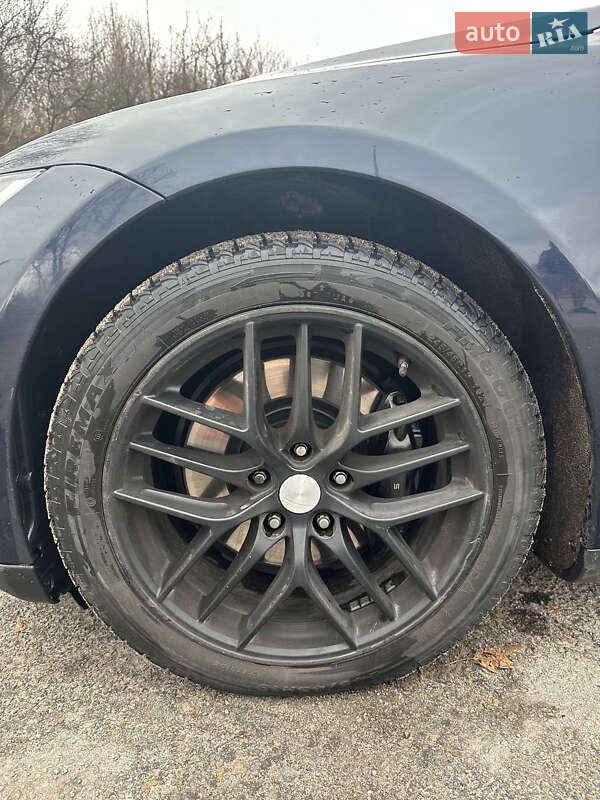 Лифтбек Tesla Model S 2013 в Звягеле