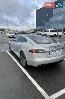 Ліфтбек Tesla Model S 2017 в Львові