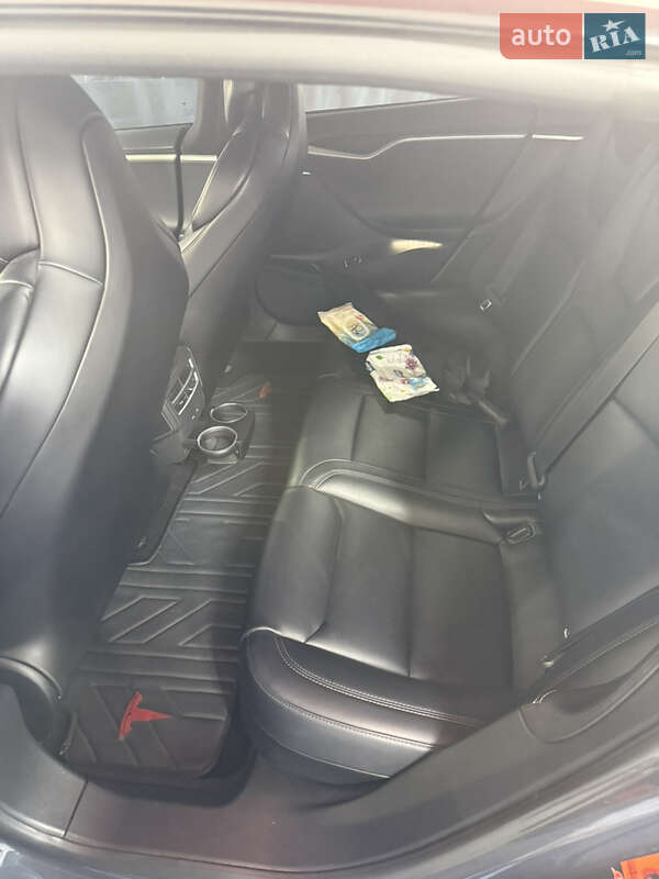 Лифтбек Tesla Model S 2017 в Киеве