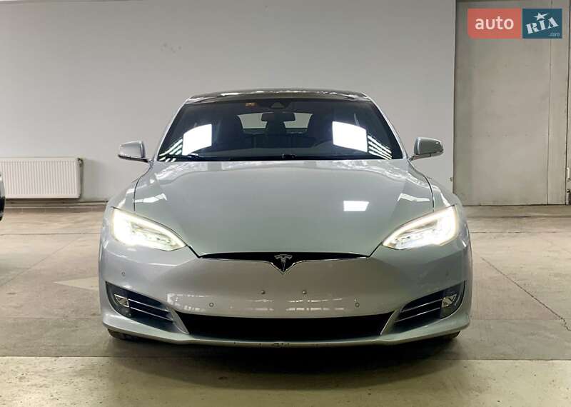 Лифтбек Tesla Model S 2017 в Тернополе
