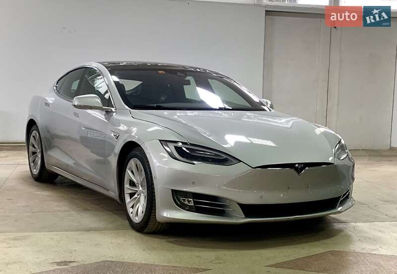 Лифтбек Tesla Model S 2017 в Тернополе