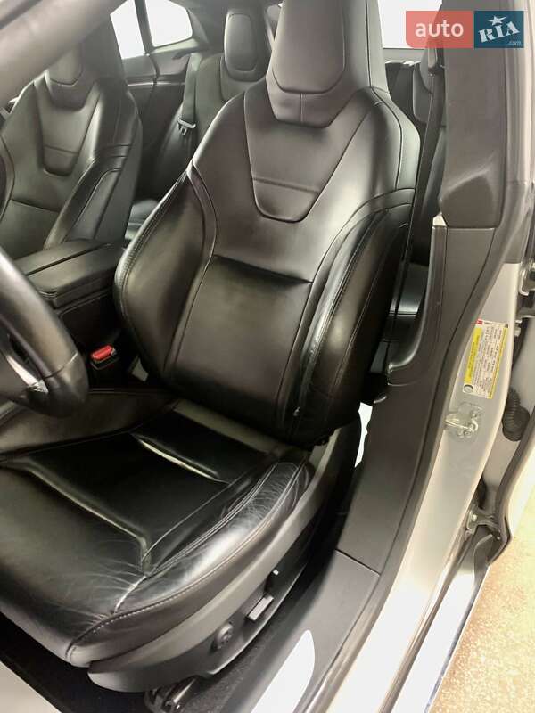 Лифтбек Tesla Model S 2017 в Тернополе