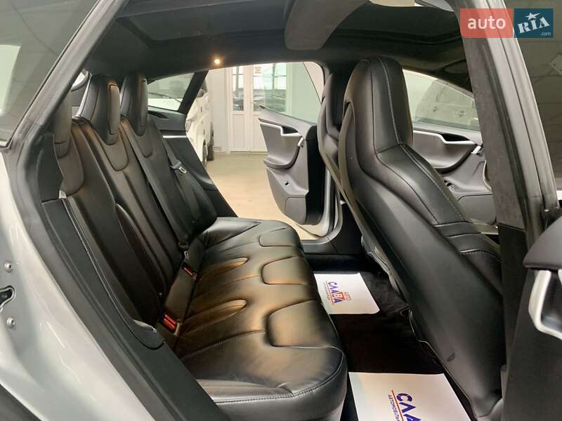 Лифтбек Tesla Model S 2017 в Тернополе