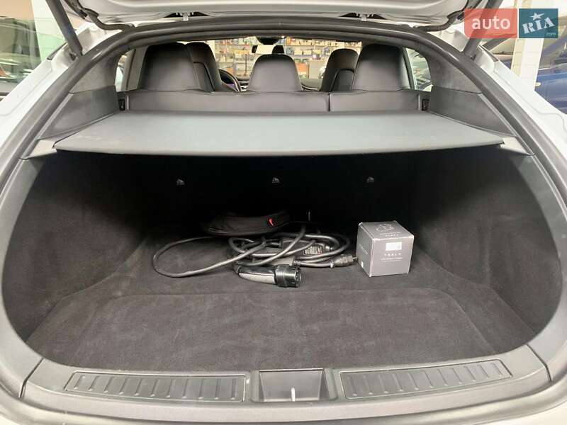 Лифтбек Tesla Model S 2017 в Тернополе