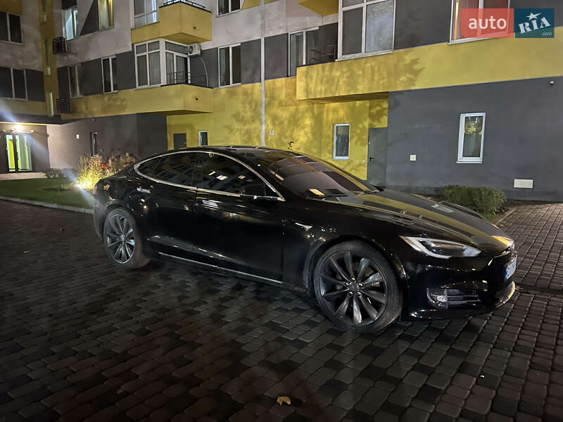 Лифтбек Tesla Model S 2017 в Днепре