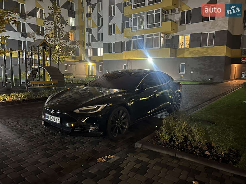 Лифтбек Tesla Model S 2017 в Днепре