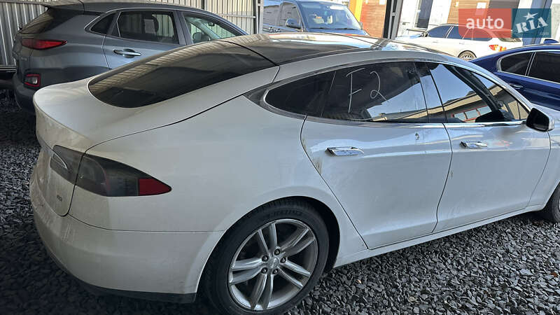 Ліфтбек Tesla Model S 2013 в Ковелі