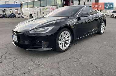 Лифтбек Tesla Model S 2016 в Киеве