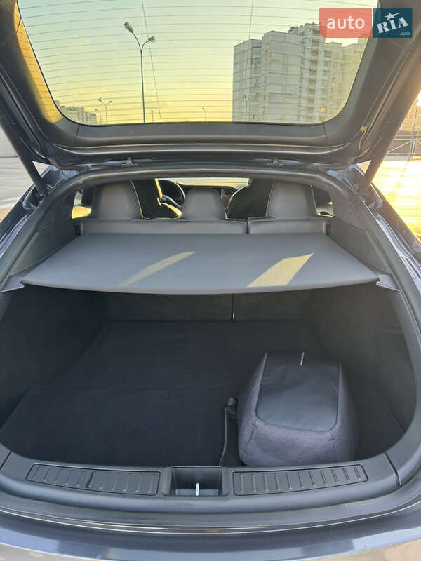 Лифтбек Tesla Model S 2019 в Киеве фото 8 Лифтбек Tesla Model S 2019 в Киеве