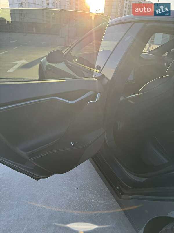 Лифтбек Tesla Model S 2019 в Киеве фото 17 Лифтбек Tesla Model S 2019 в Киеве