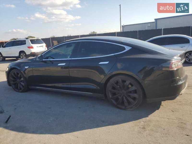 Ліфтбек Tesla Model S 2016 в Києві