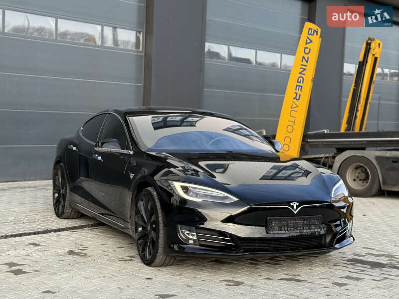 Лифтбек Tesla Model S 2018 в Городке