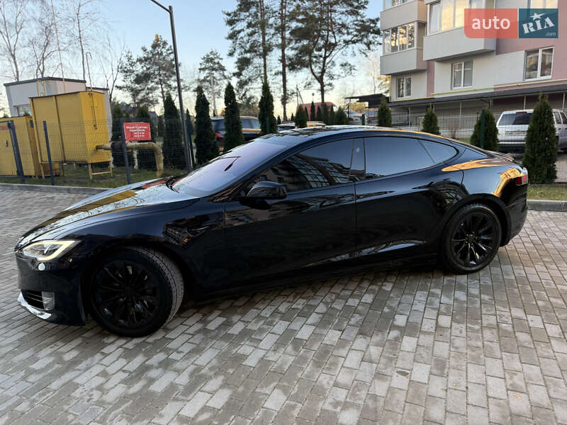 Ліфтбек Tesla Model S 2017 в Львові