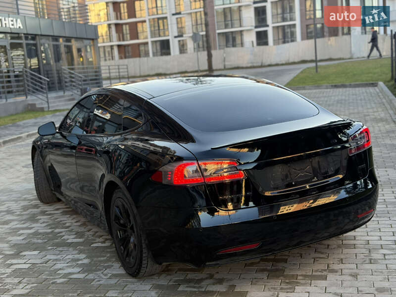 Ліфтбек Tesla Model S 2017 в Львові