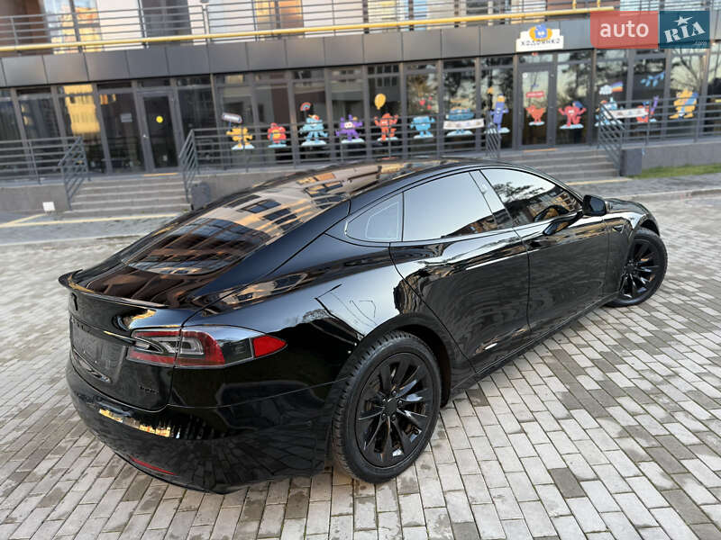 Ліфтбек Tesla Model S 2017 в Львові
