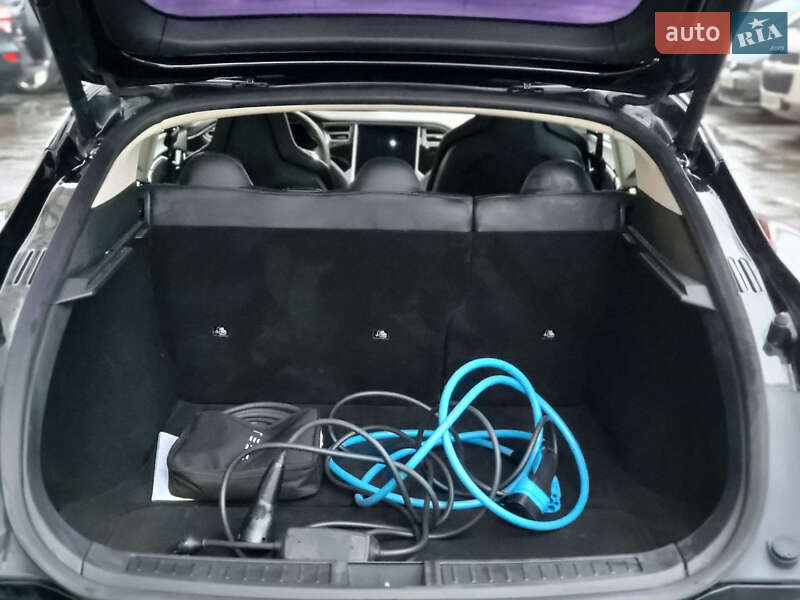 Лифтбек Tesla Model S 2014 в Киеве фото 16 Лифтбек Tesla Model S 2014 в Киеве