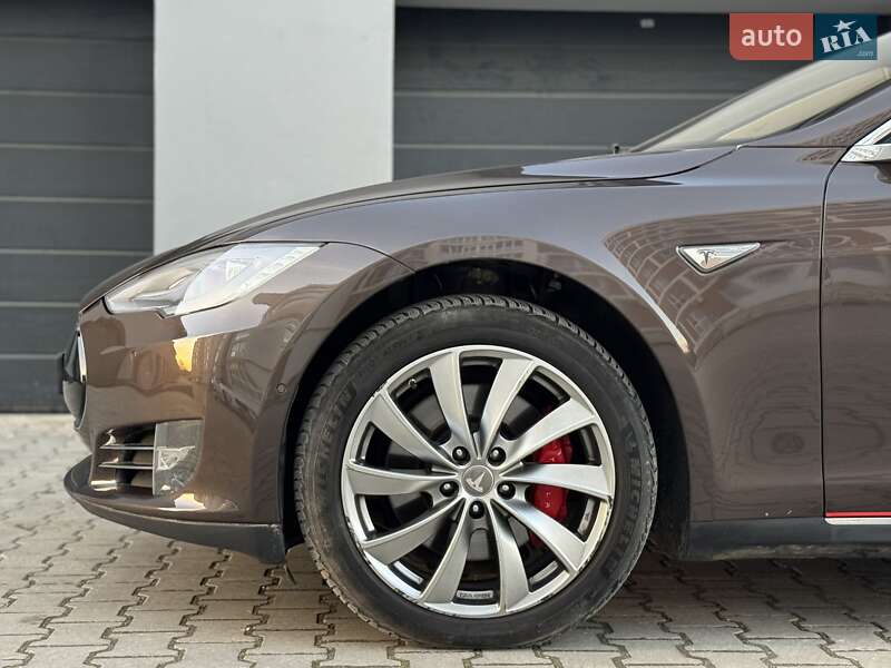 Лифтбек Tesla Model S 2014 в Тернополе фото 15 Лифтбек Tesla Model S 2014 в Тернополе