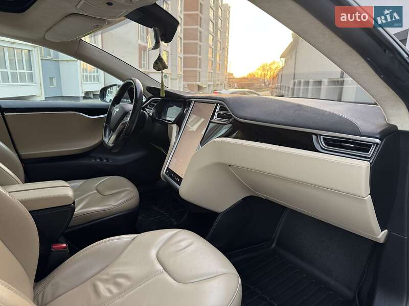 Лифтбек Tesla Model S 2014 в Тернополе фото 34 Лифтбек Tesla Model S 2014 в Тернополе