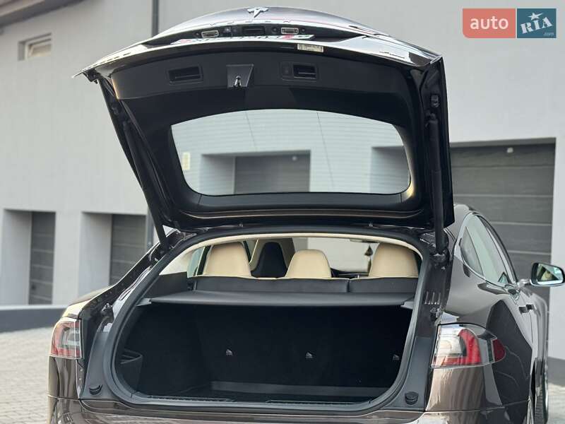 Лифтбек Tesla Model S 2014 в Тернополе фото 44 Лифтбек Tesla Model S 2014 в Тернополе