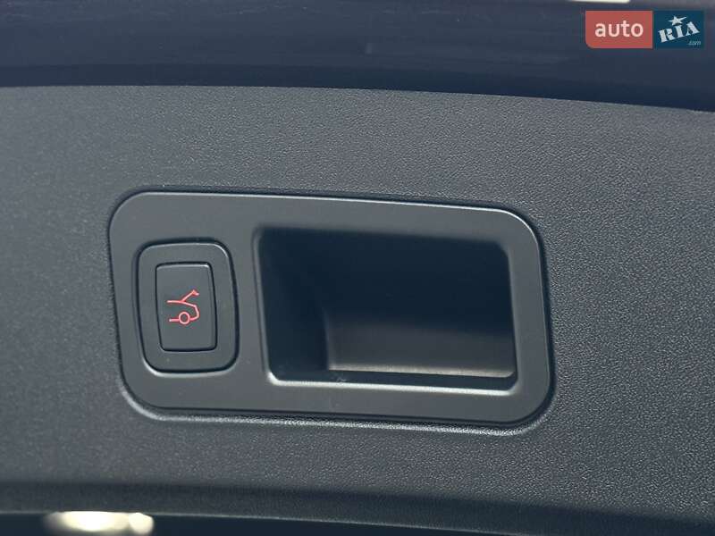 Лифтбек Tesla Model S 2014 в Тернополе фото 45 Лифтбек Tesla Model S 2014 в Тернополе