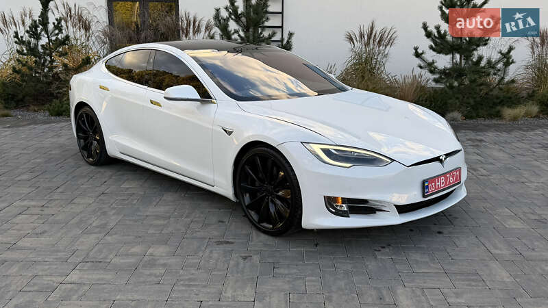 Ліфтбек Tesla Model S 2017 в Луцьку